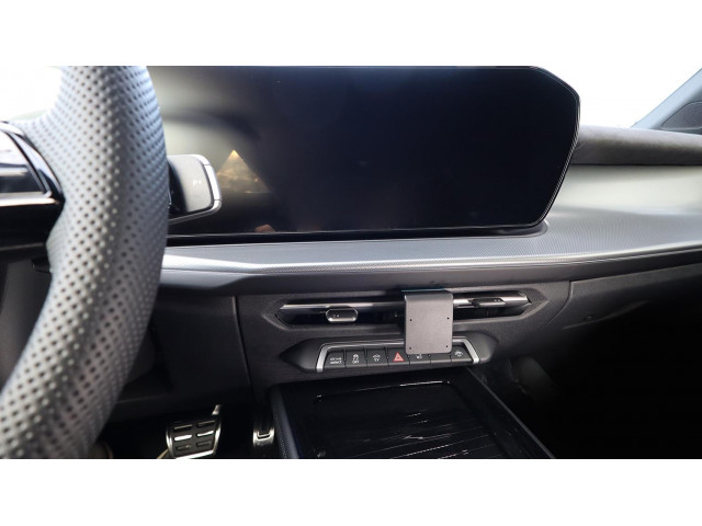 Proclip Audi Q3 26- Center mount